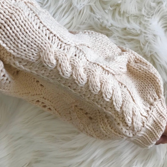 ❄️LAST1️⃣//VANILLA OFF SHOULDER CABLE SWEATER - Picture 5 of 5